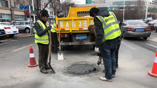 哈尔滨道路桥梁工程处，应用我公司市政道桥专用抢修料，完成检查井快速提升工程